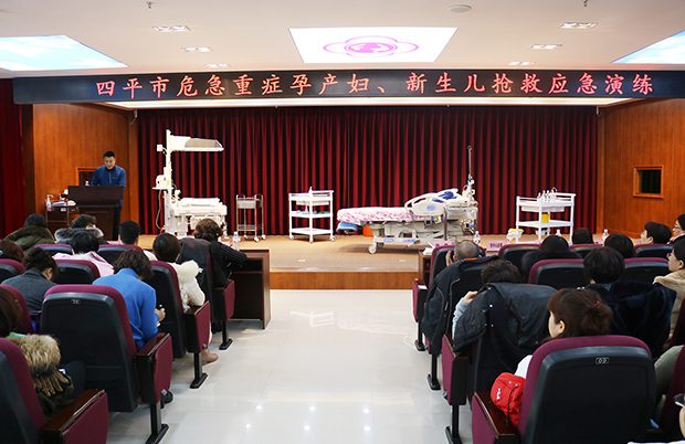 0市卫计委基妇科科长涂锐主持会议.jpg